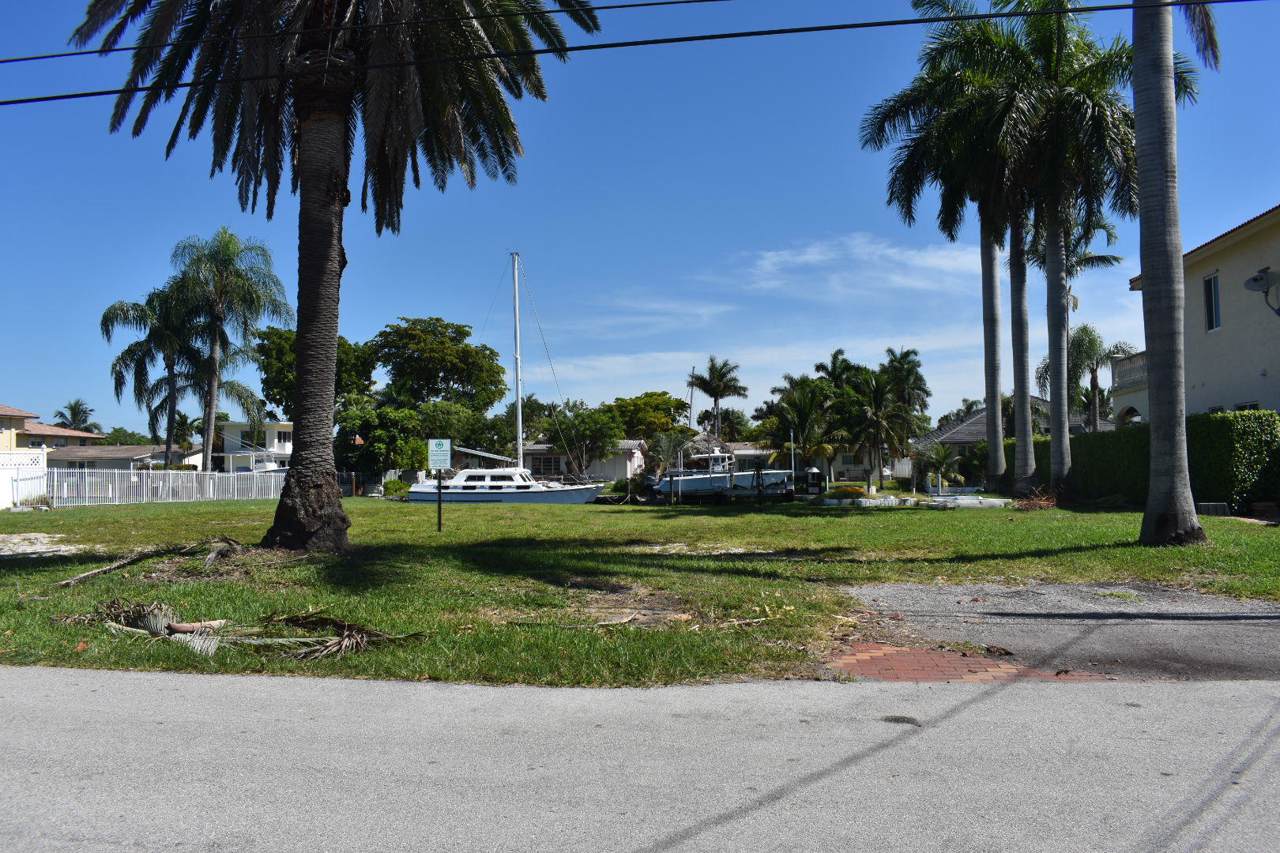 2871 18 Street - Photo 1