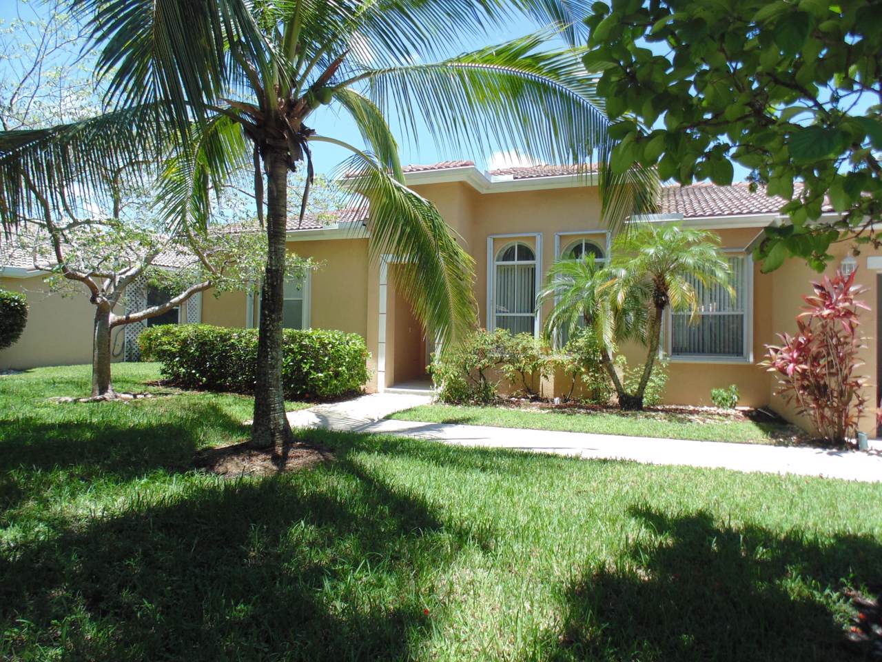 4121 41 Drive - Photo 1 4121 41 Drive - Photo 1