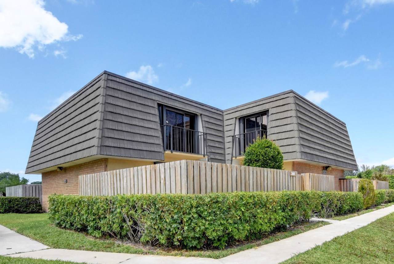 1126 11th Way - Photo 1