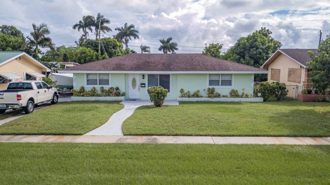 4772 Pineaire Lane - Photo 1