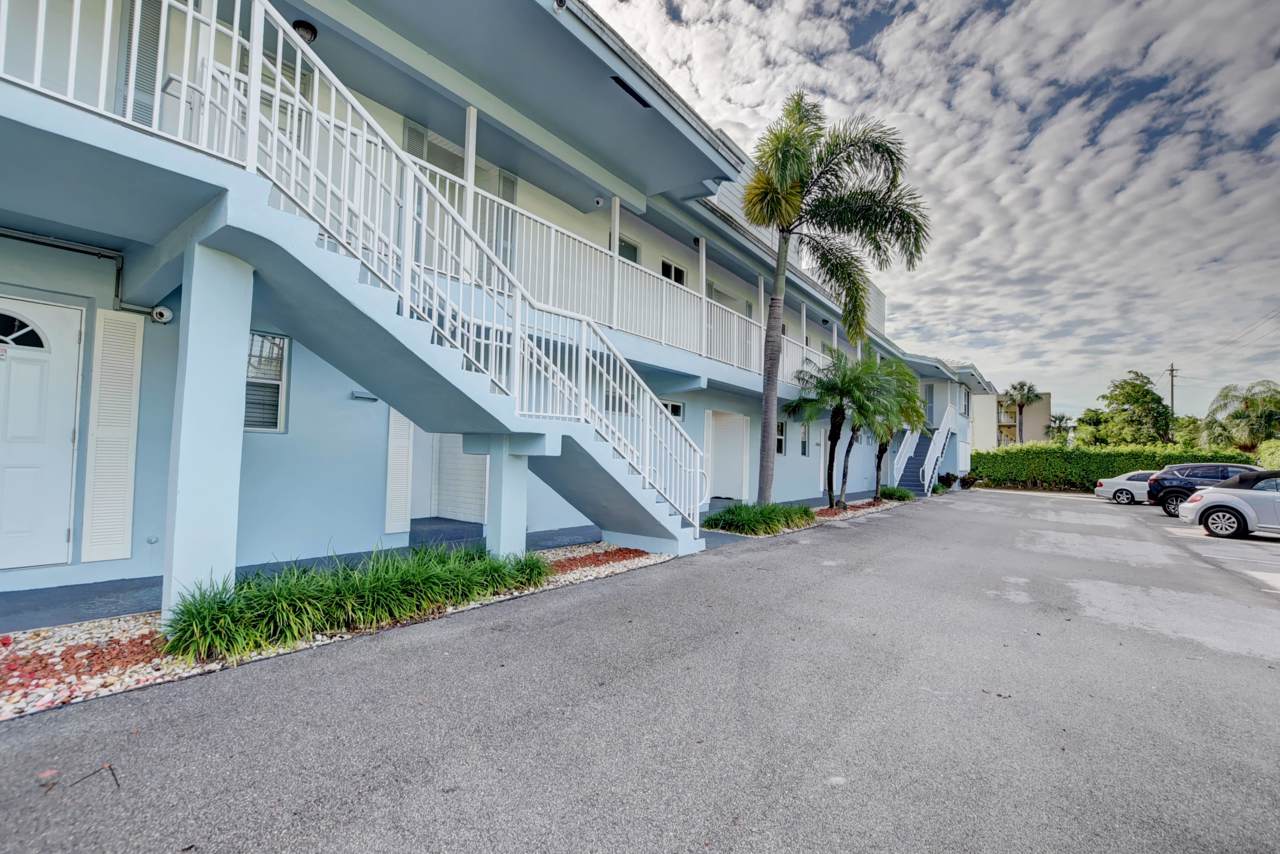 6100 Ne 7th Ave - Photo 1