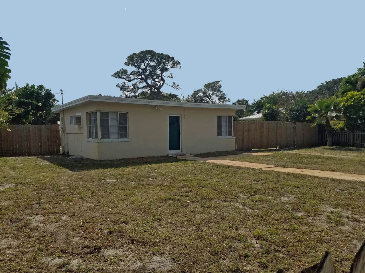 724 Lake Avenue - Photo 1