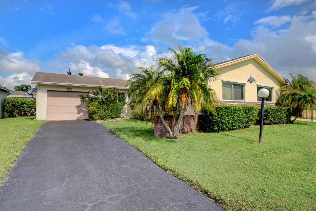 4471 Pine Park Circle - Photo 1