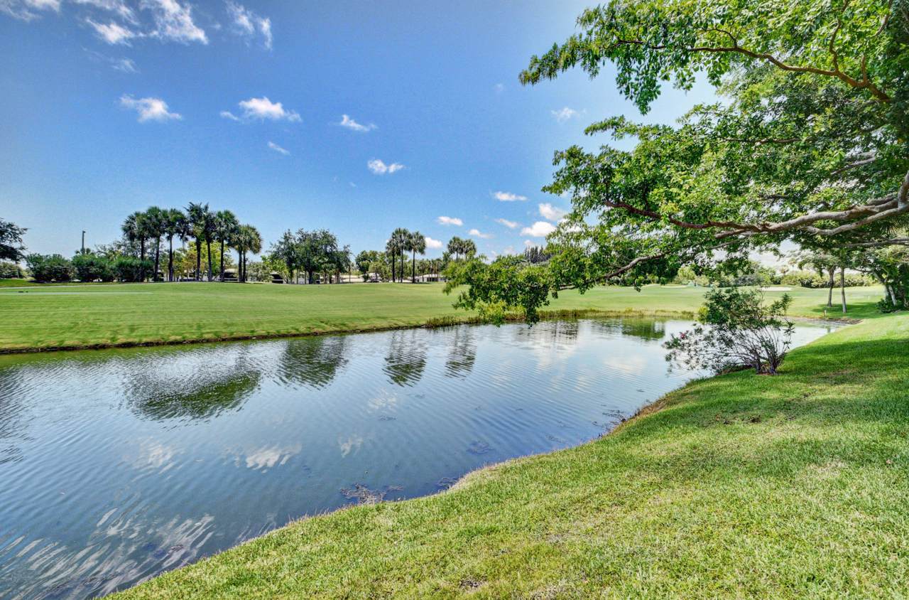 16 Cambridge Drive - Photo 1