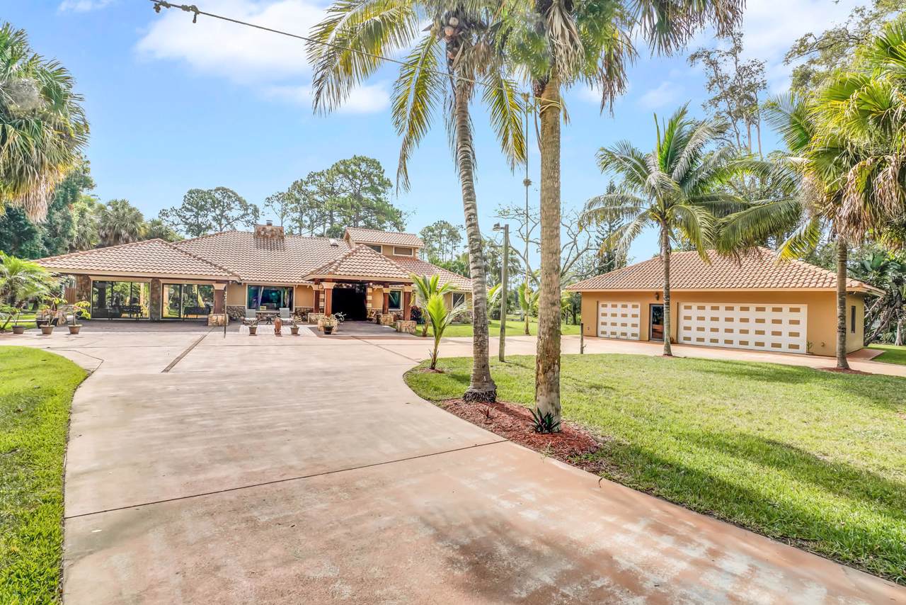 160 Elaine Road - Photo 1