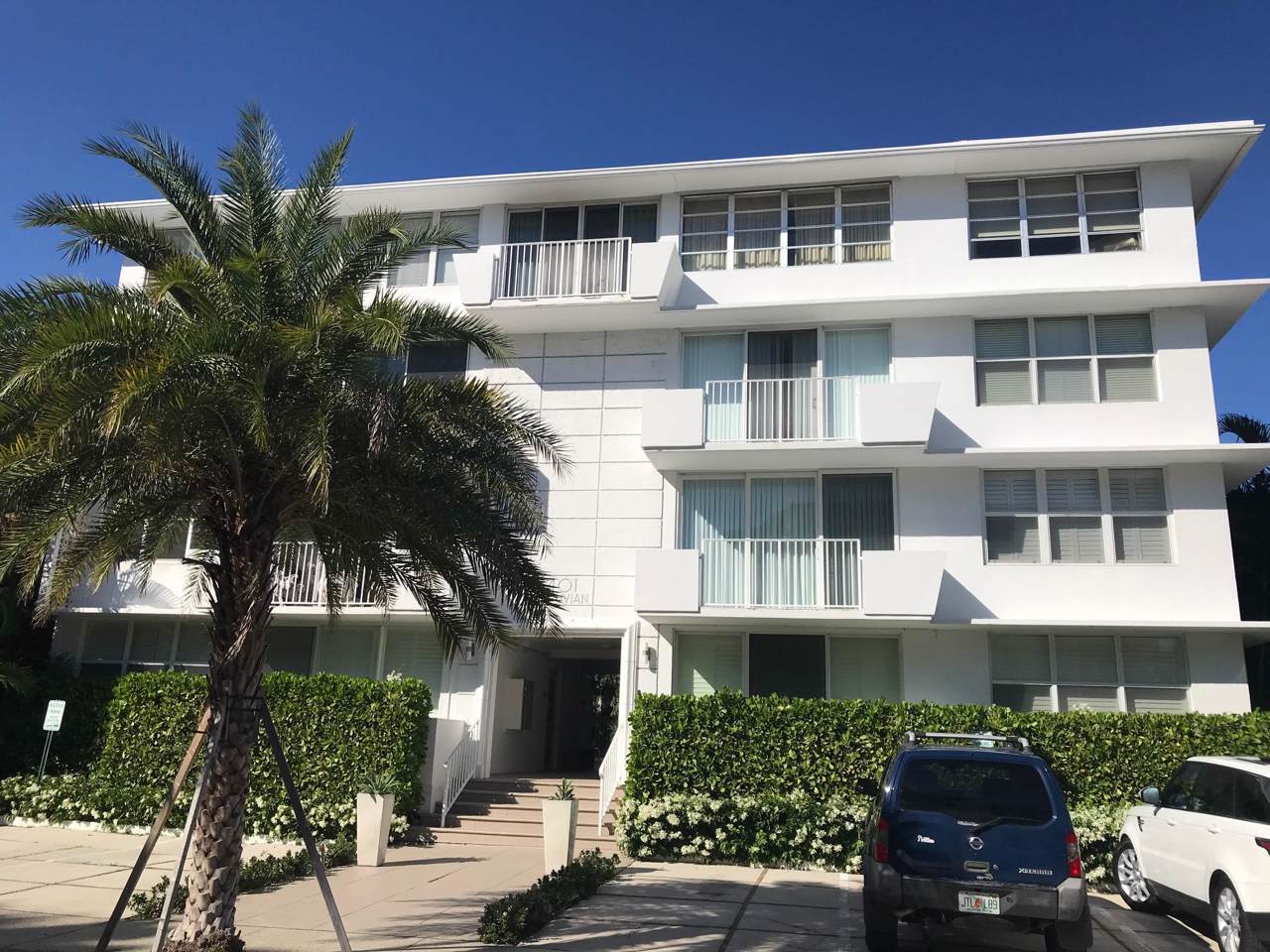 401 Peruvian Avenue - Photo 1