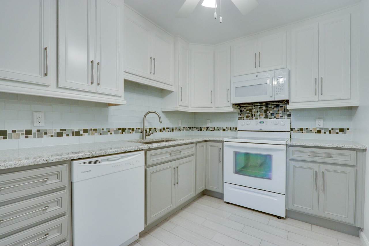 10137 42nd Avenue - Photo 1