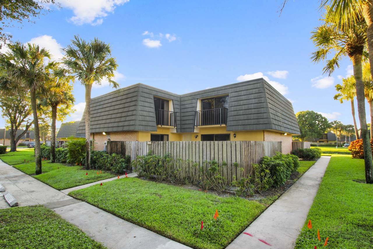 3901 39th Way - Photo 1
