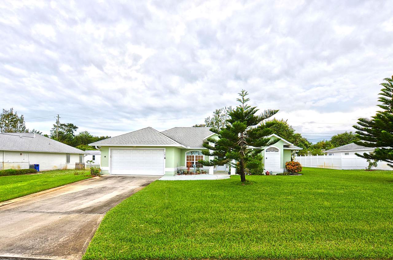 145 19th Circle - Photo 1