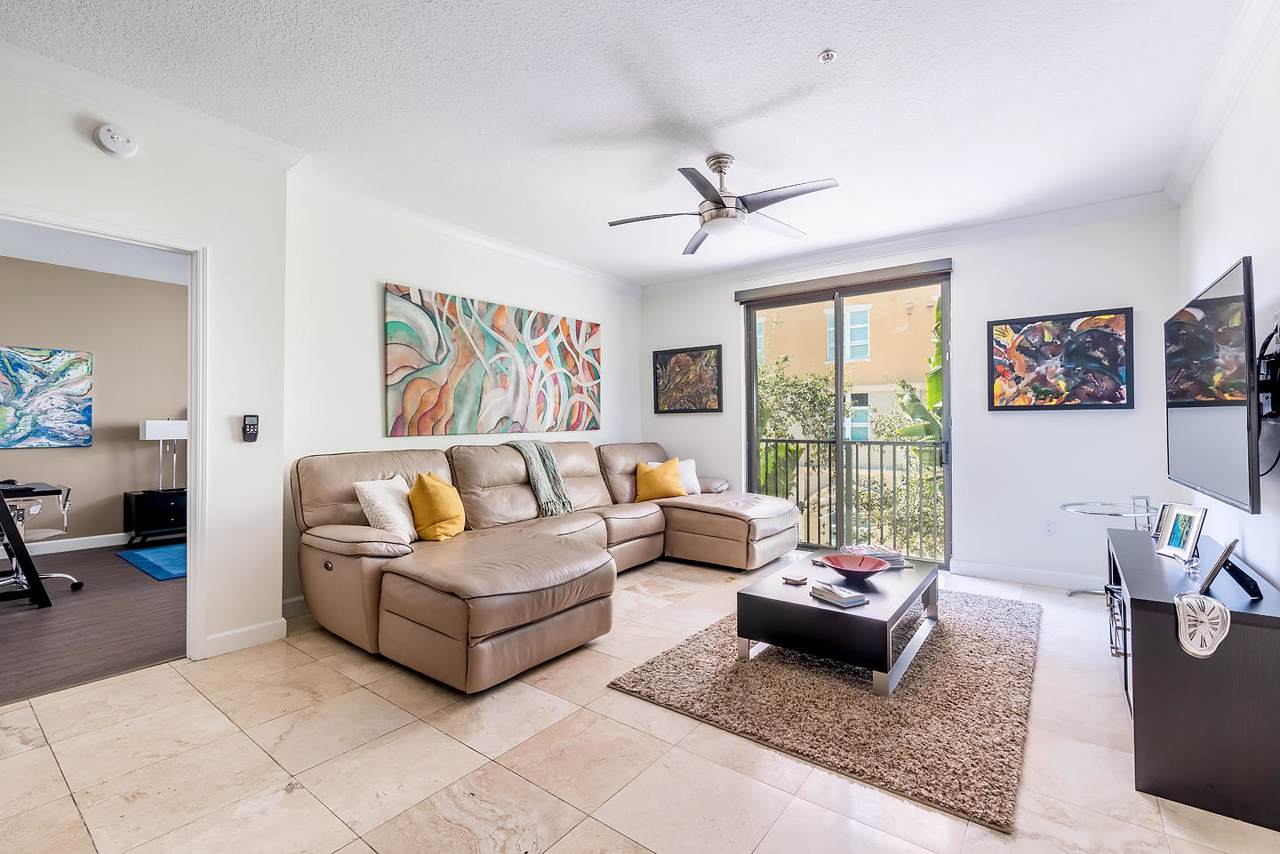 560 Sapodilla Avenue - Photo 1