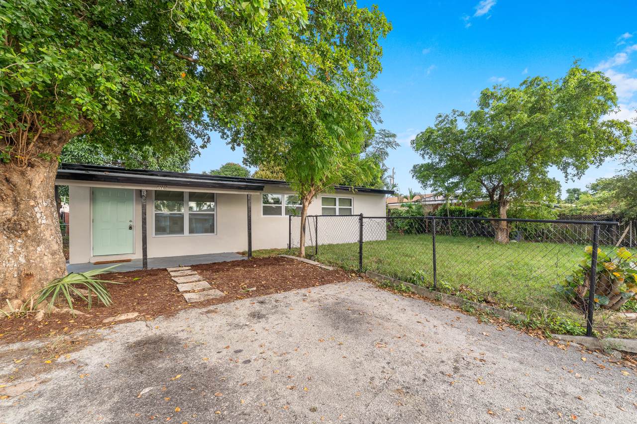 813 11th Avenue - Photo 1