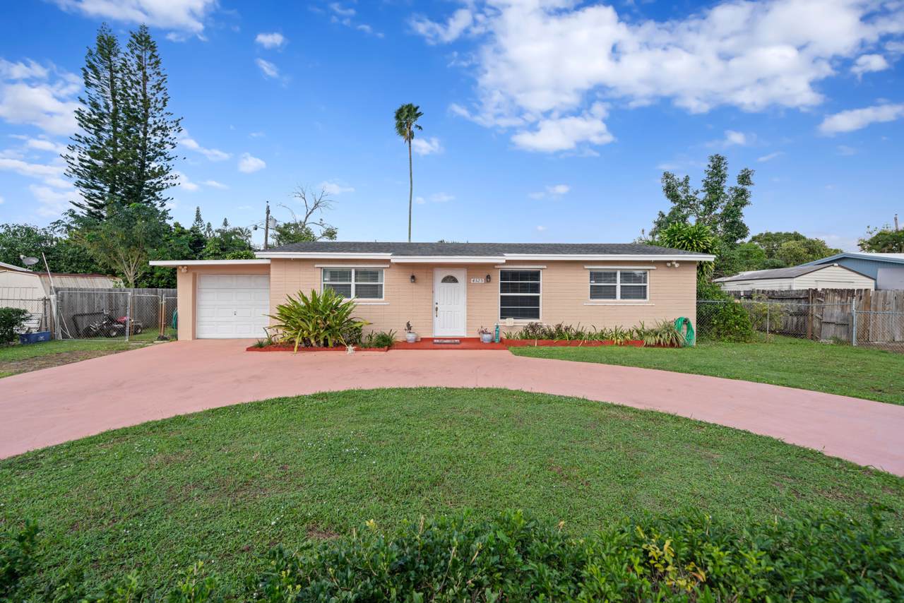 4325 Brentwood Court - Photo 1