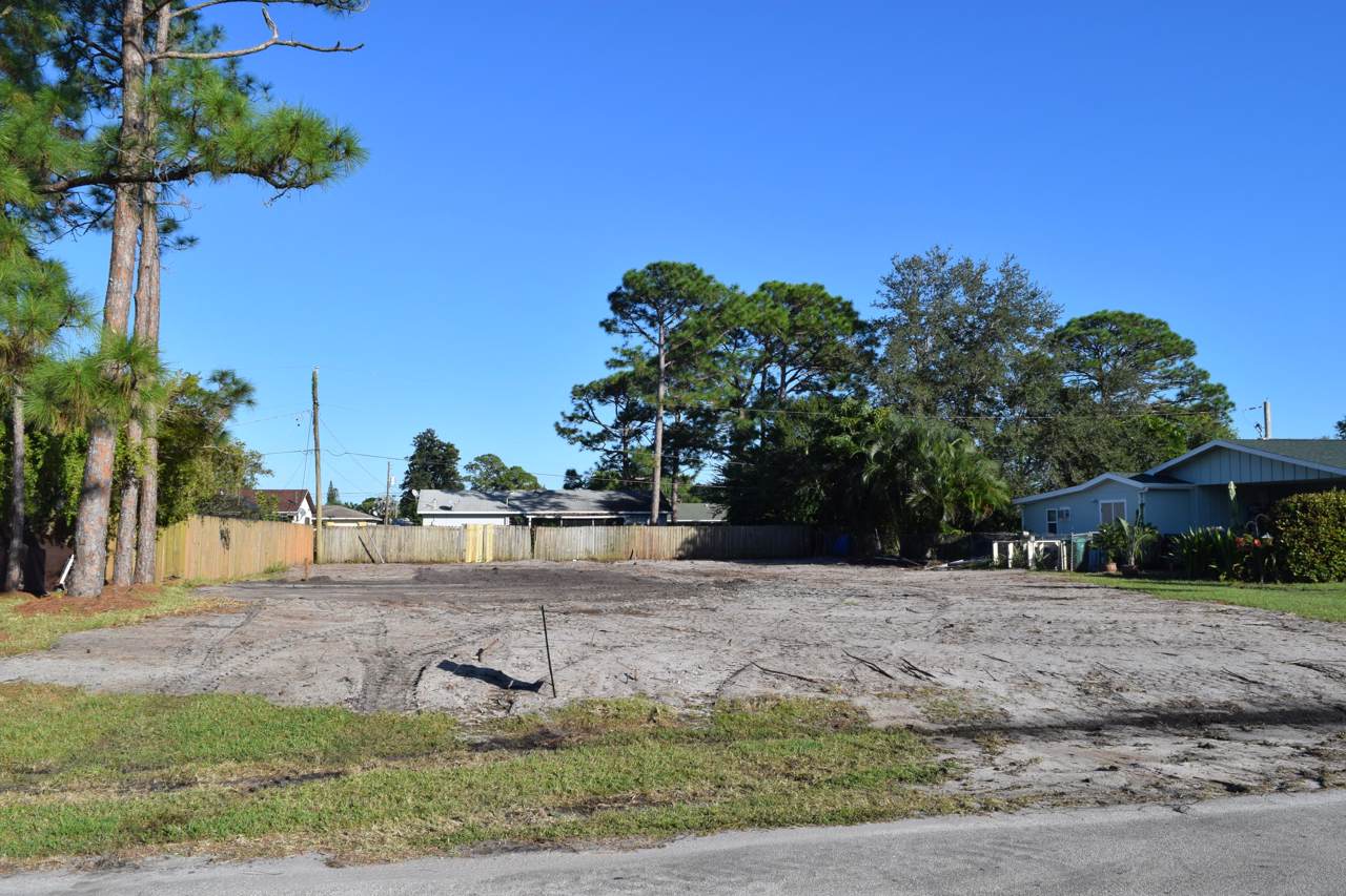 655 Curry Street - Photo 1