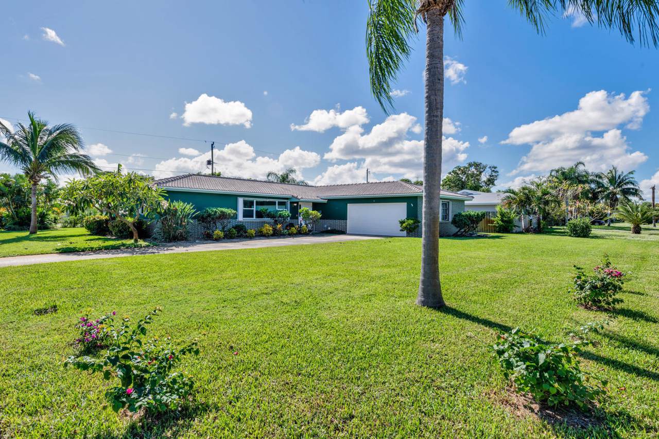 406 Hawthorne Drive - Photo 1