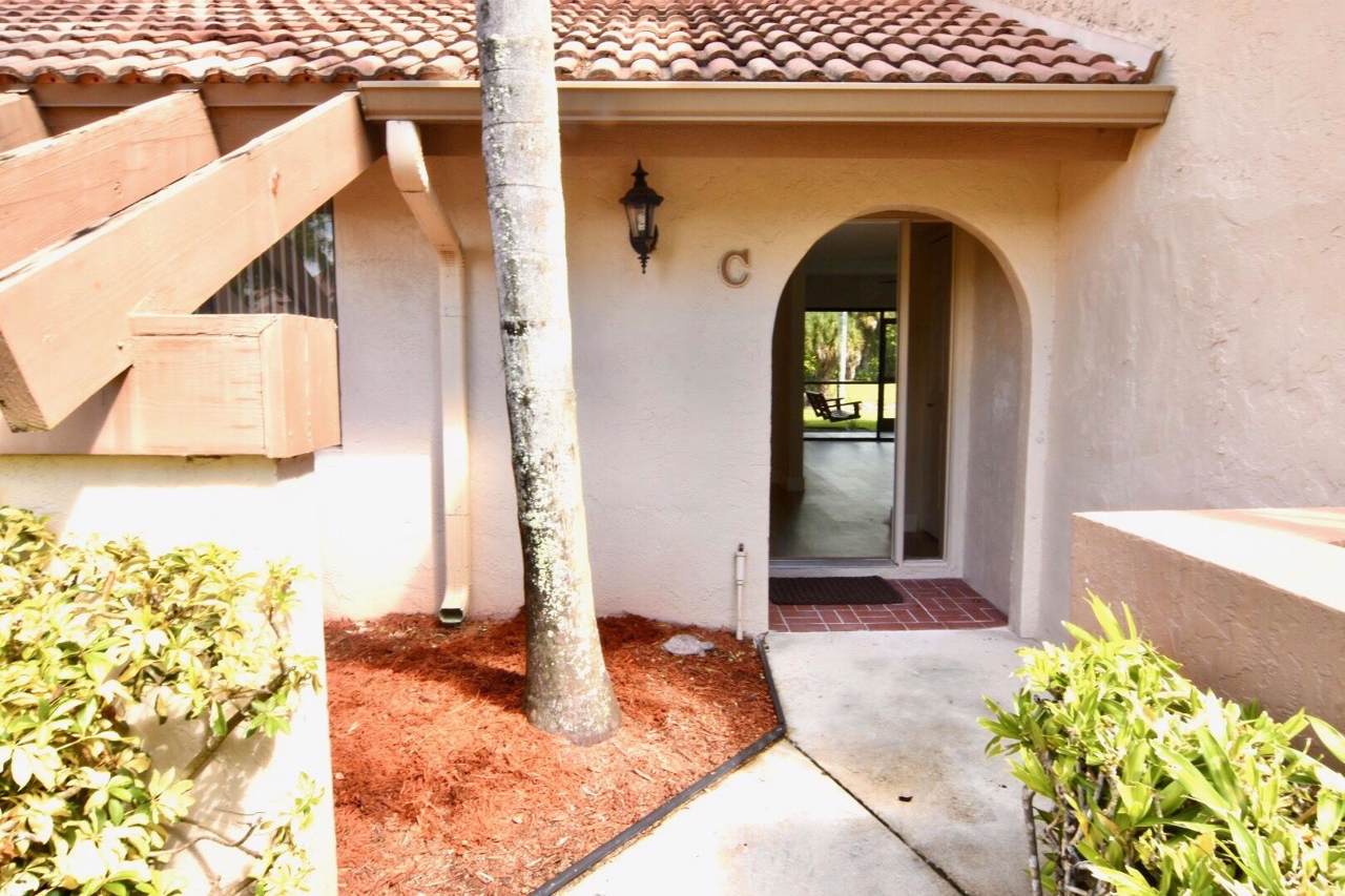 5550 Coach House Circle - Photo 1