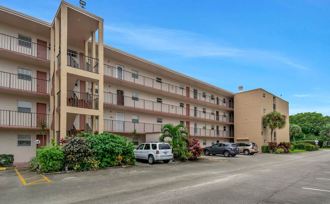 225 Bonnie Boulevard - Photo 1