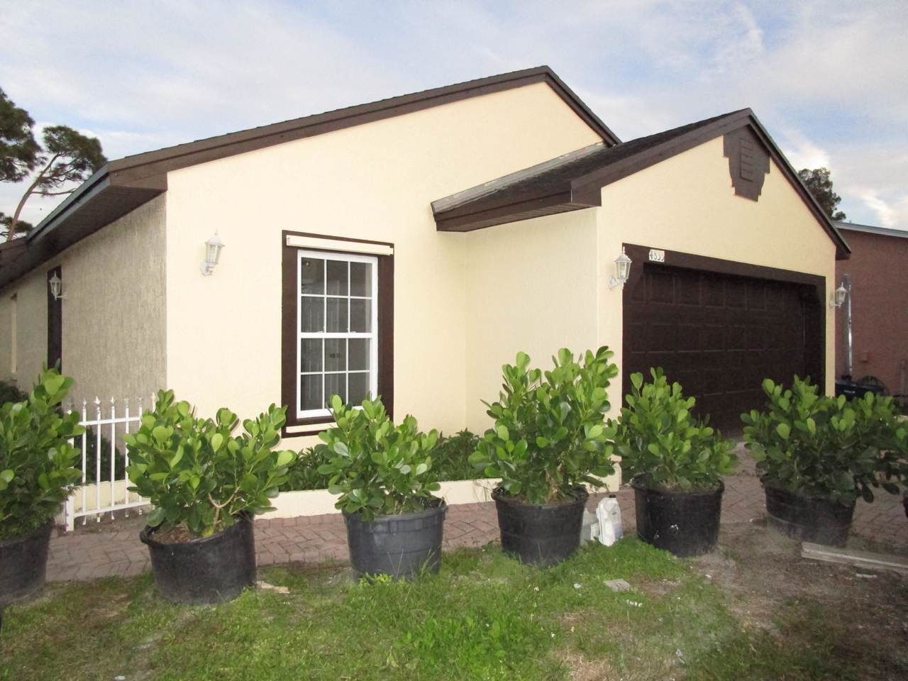 4835 Horizon Avenue - Photo 1