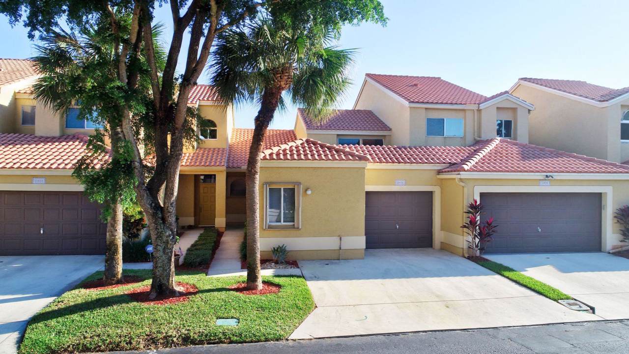 10456 Lake Vista Circle - Photo 1