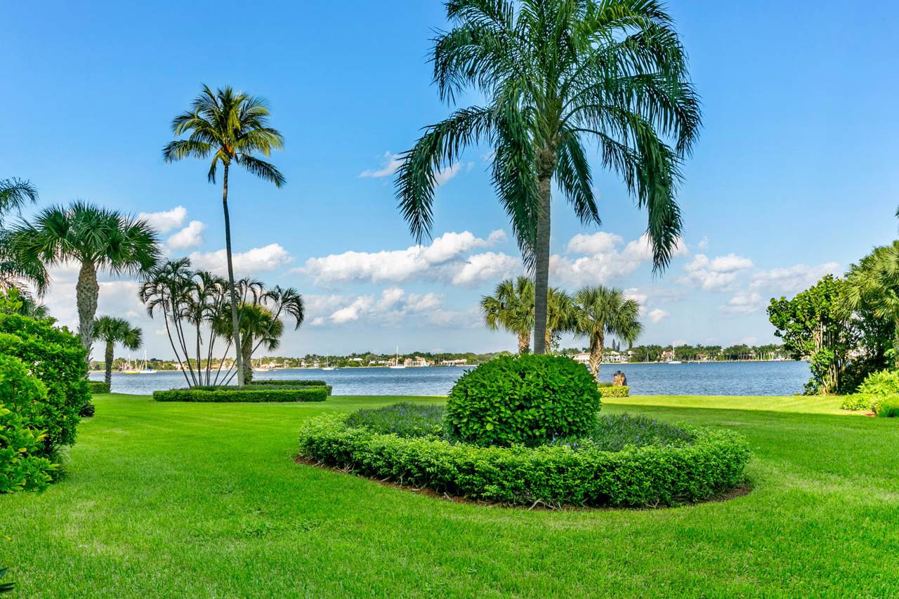 122 Lakeshore Drive - Photo 1