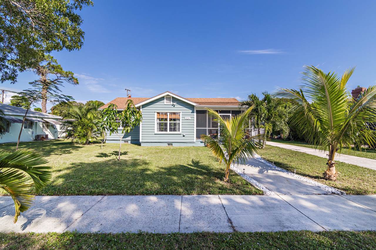 1129 Oak Street - Photo 1