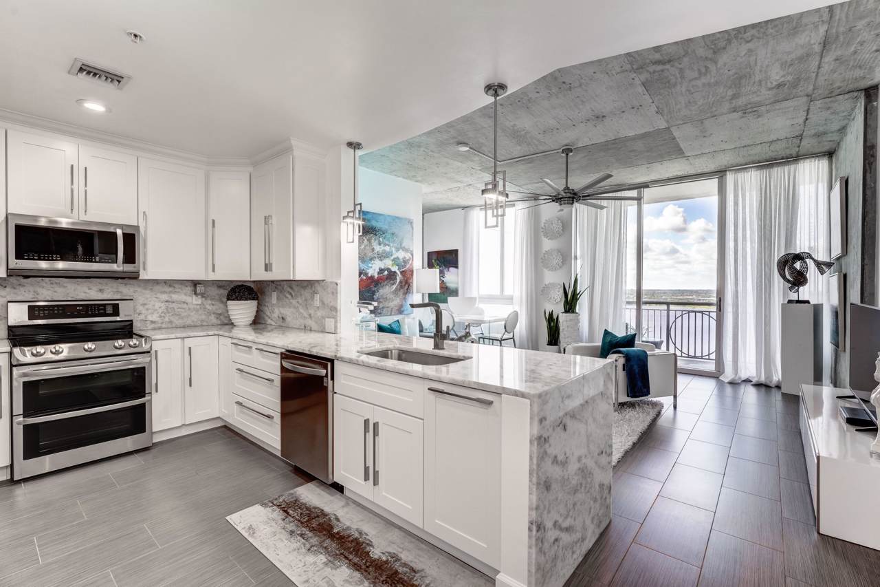 300 Australian Avenue - Photo 1