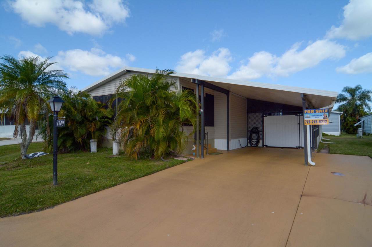 4749 Bywood - Photo 1