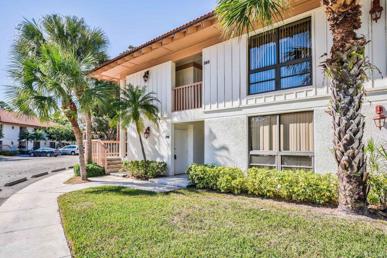 323 Brackenwood Circle - Photo 1