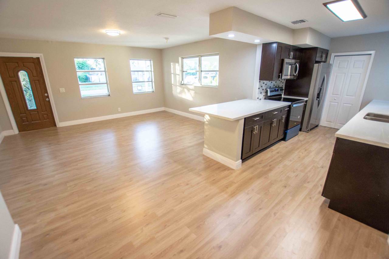 320 Henthorne Drive - Photo 1
