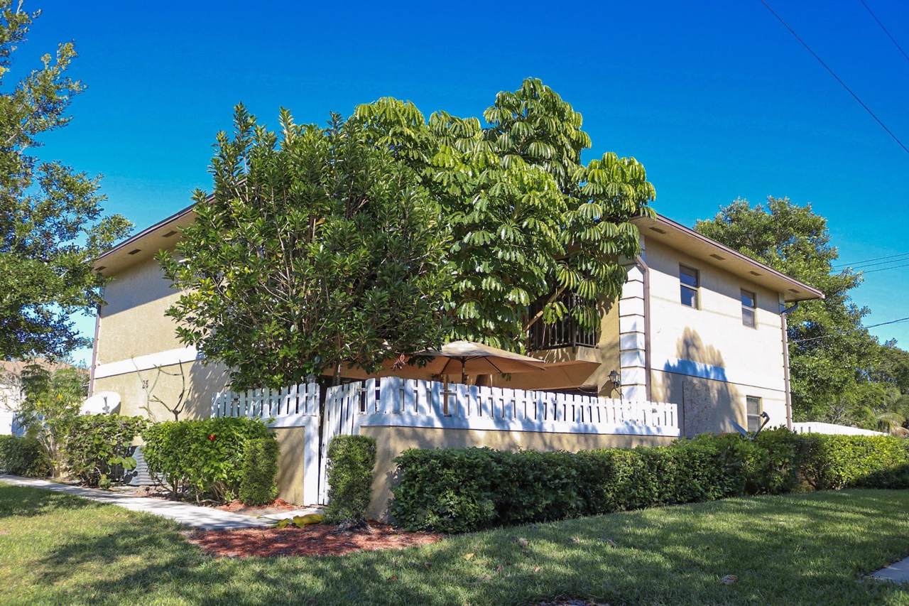 1458 Lawnwood Circle - Photo 1