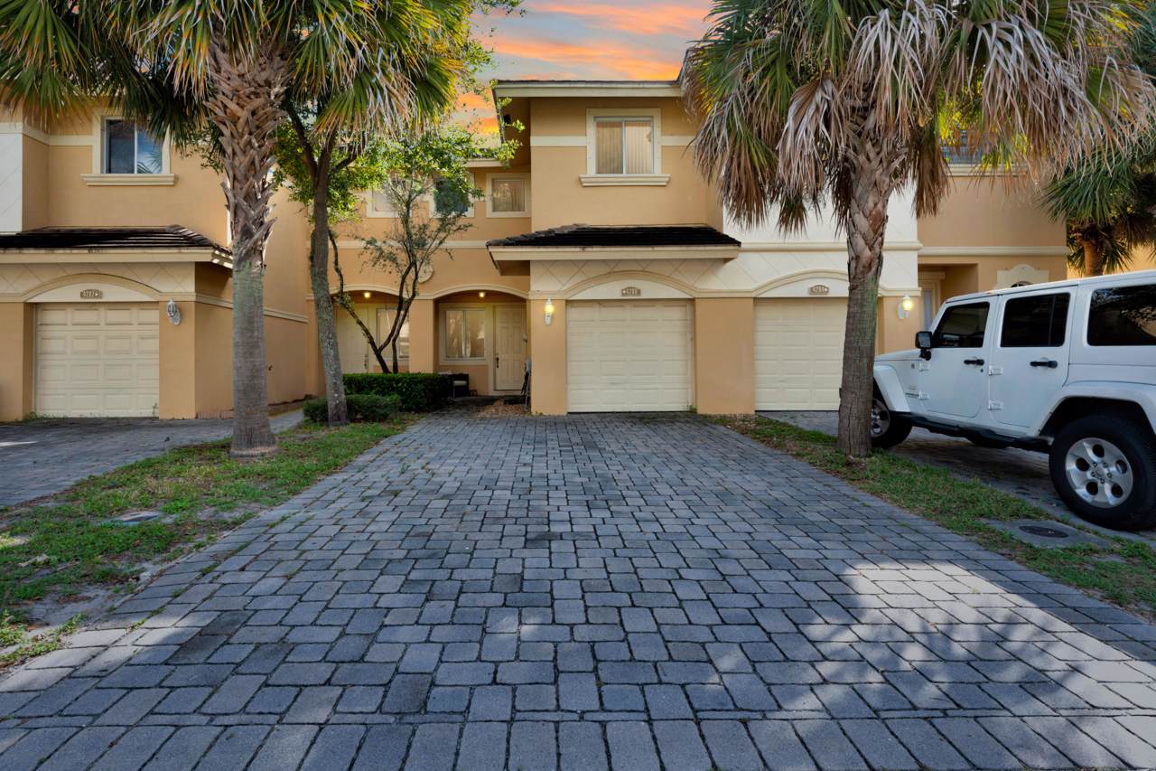 4288 Berkshire Wharf Drive - Photo 1