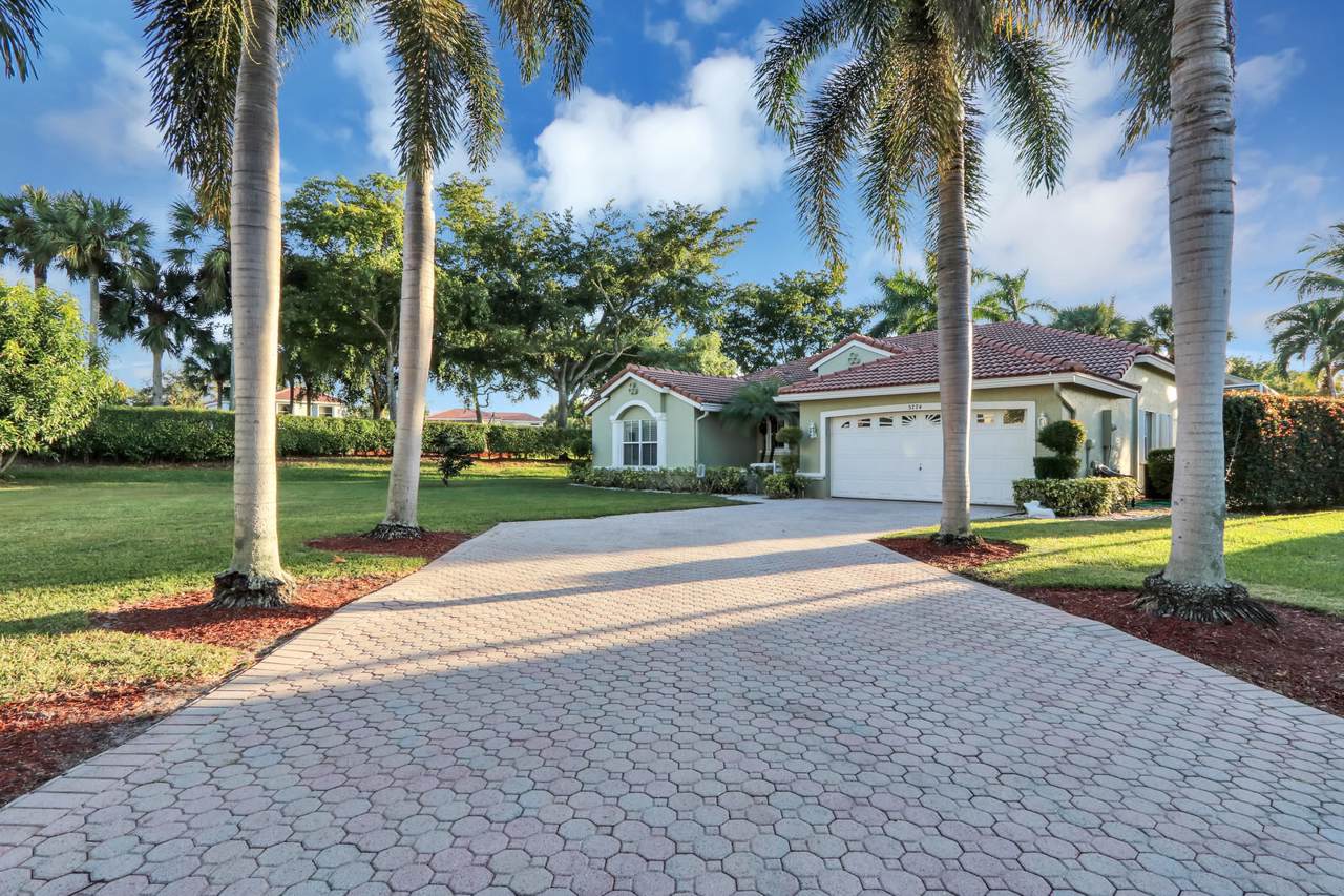 5774 La Gorce Circle - Photo 1