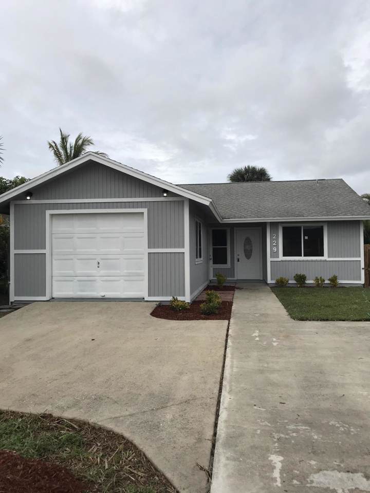 229 Perry Avenue - Photo 1