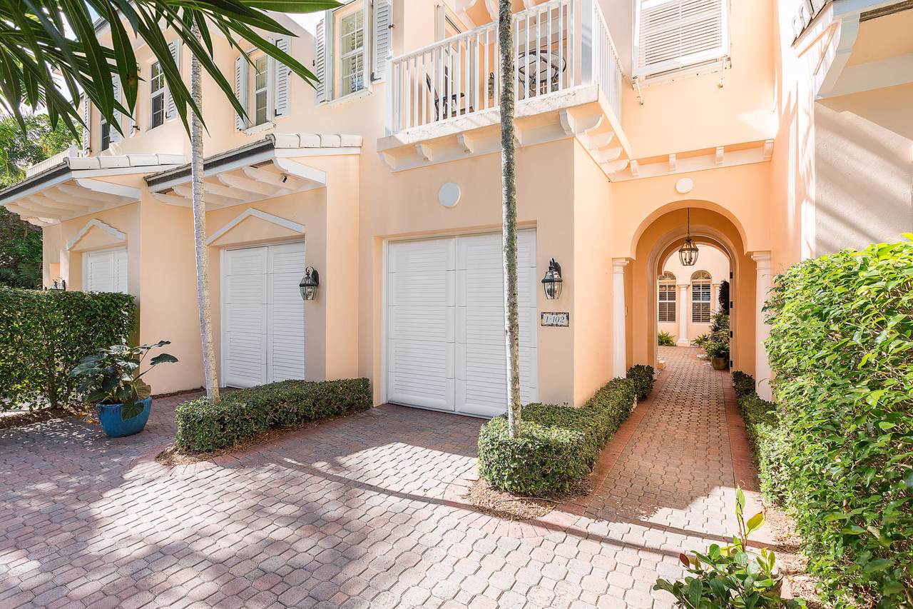 790 Andrews Avenue - Photo 1