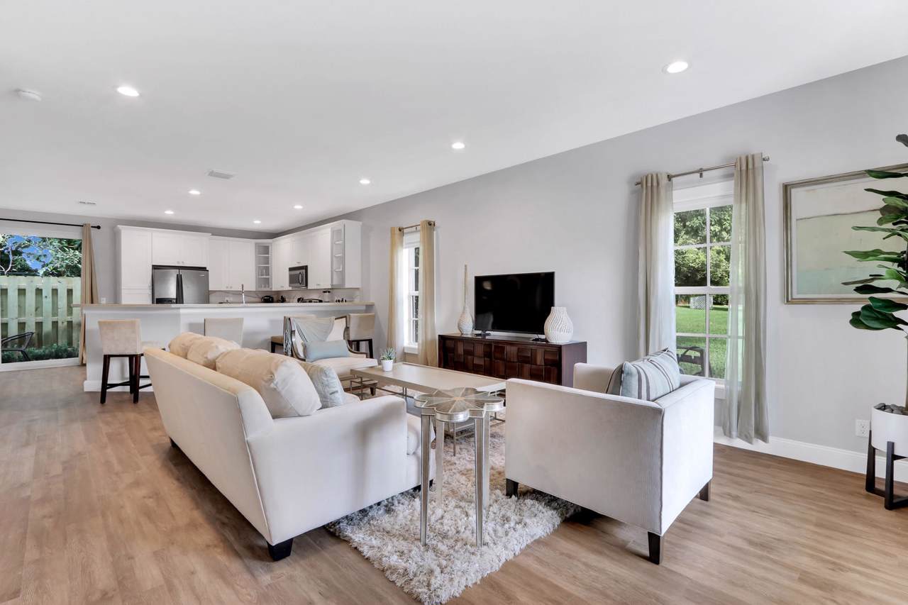 13529 Fountain View Boulevard - Photo 1