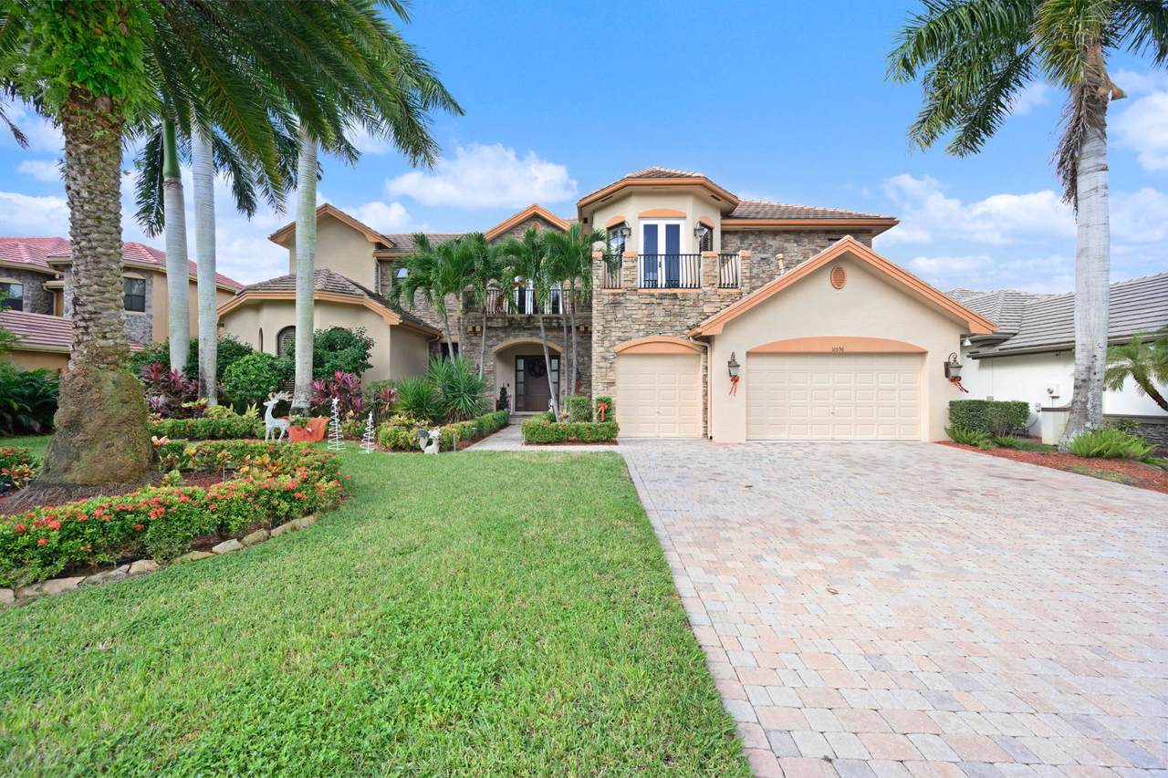 10596 Versailles Boulevard - Photo 1