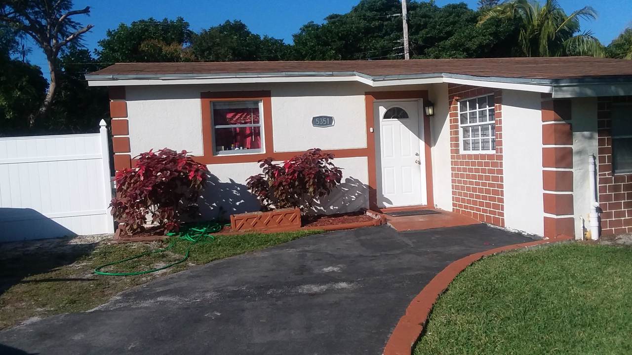 5351 10 Avenue - Photo 1