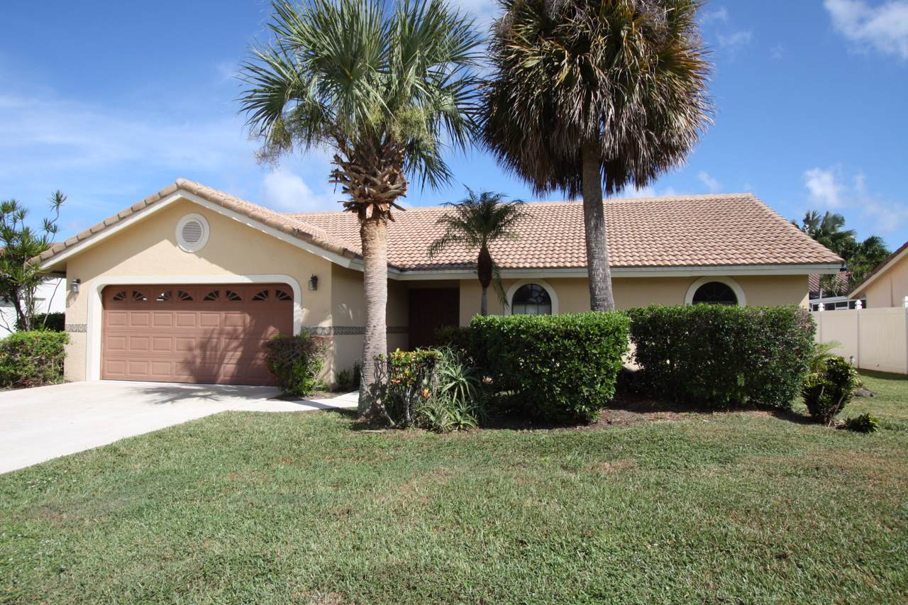 8050 Country Club Boulevard - Photo 1