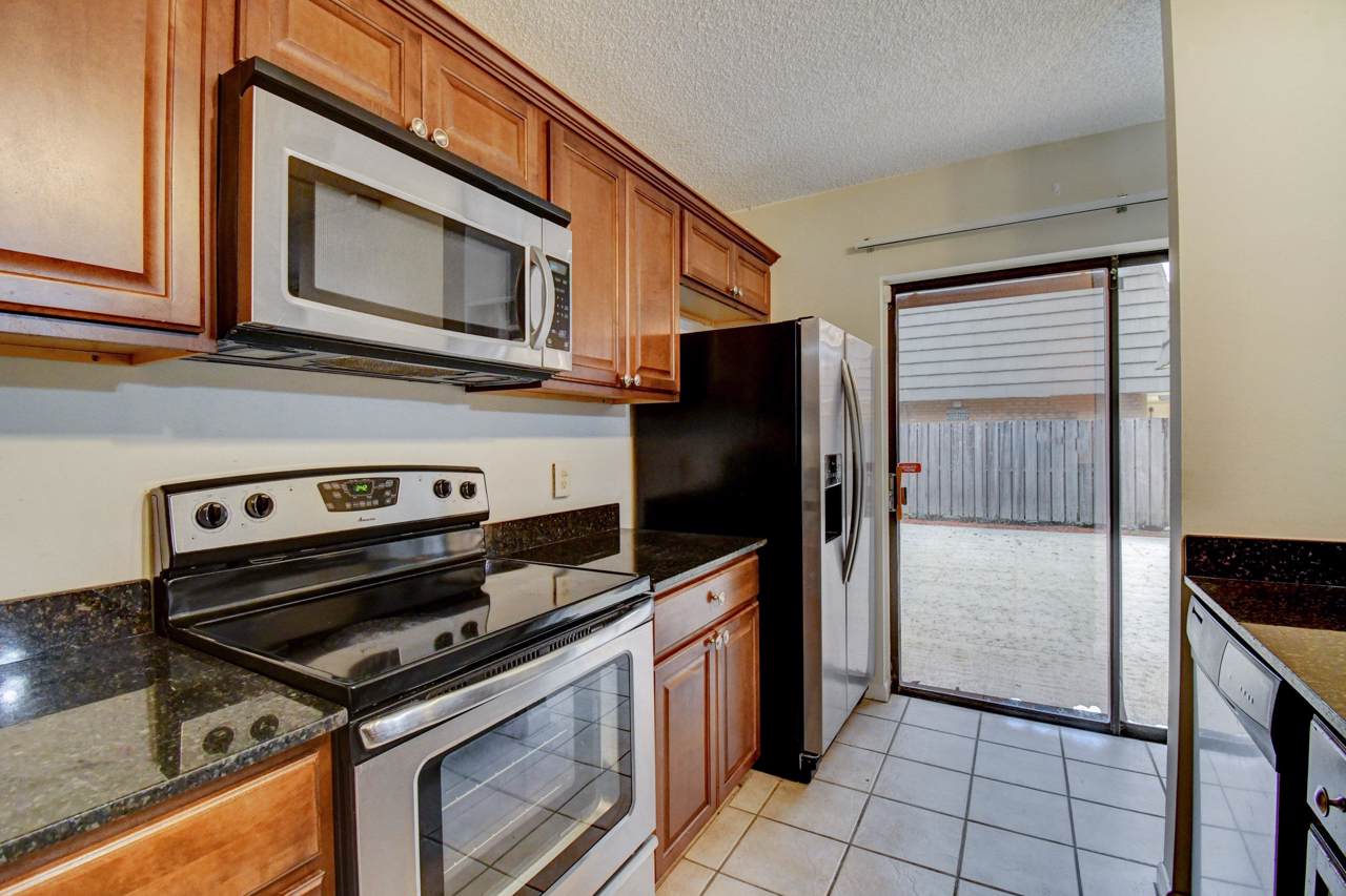 4211 42nd Way - Photo 1