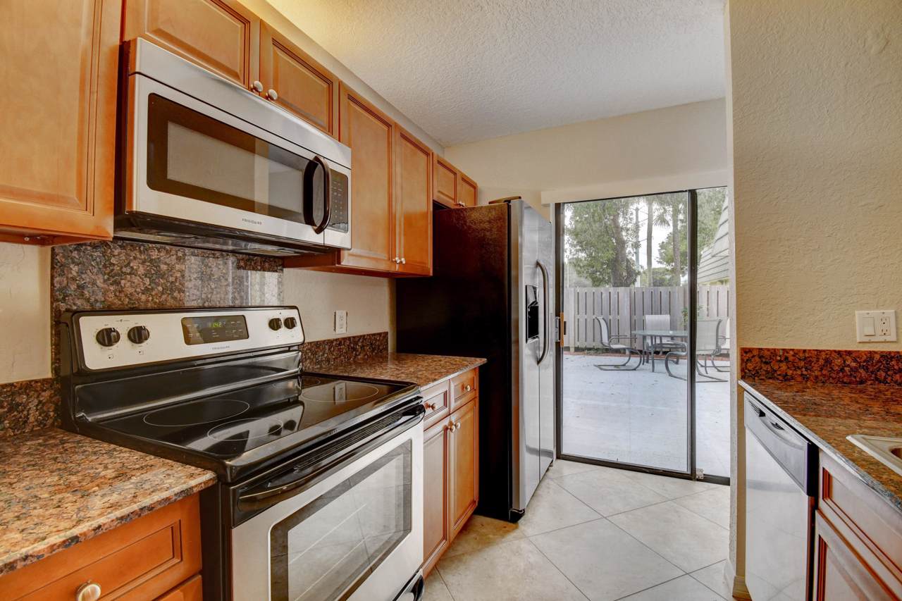 3306 33rd Way - Photo 1