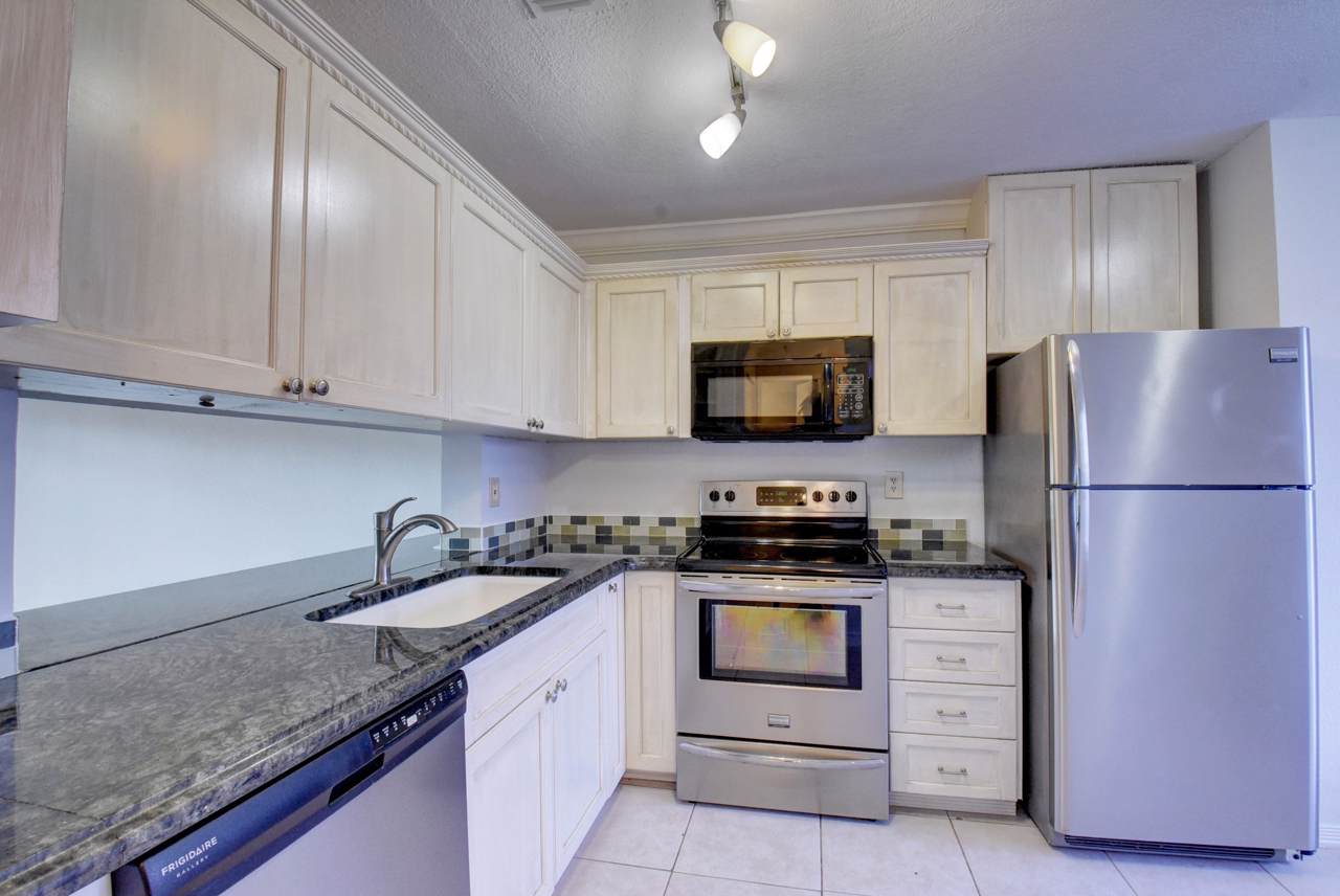 4433 92nd Avenue - Photo 1
