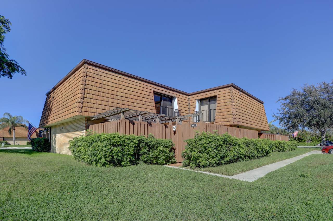 901 9th Lane - Photo 1