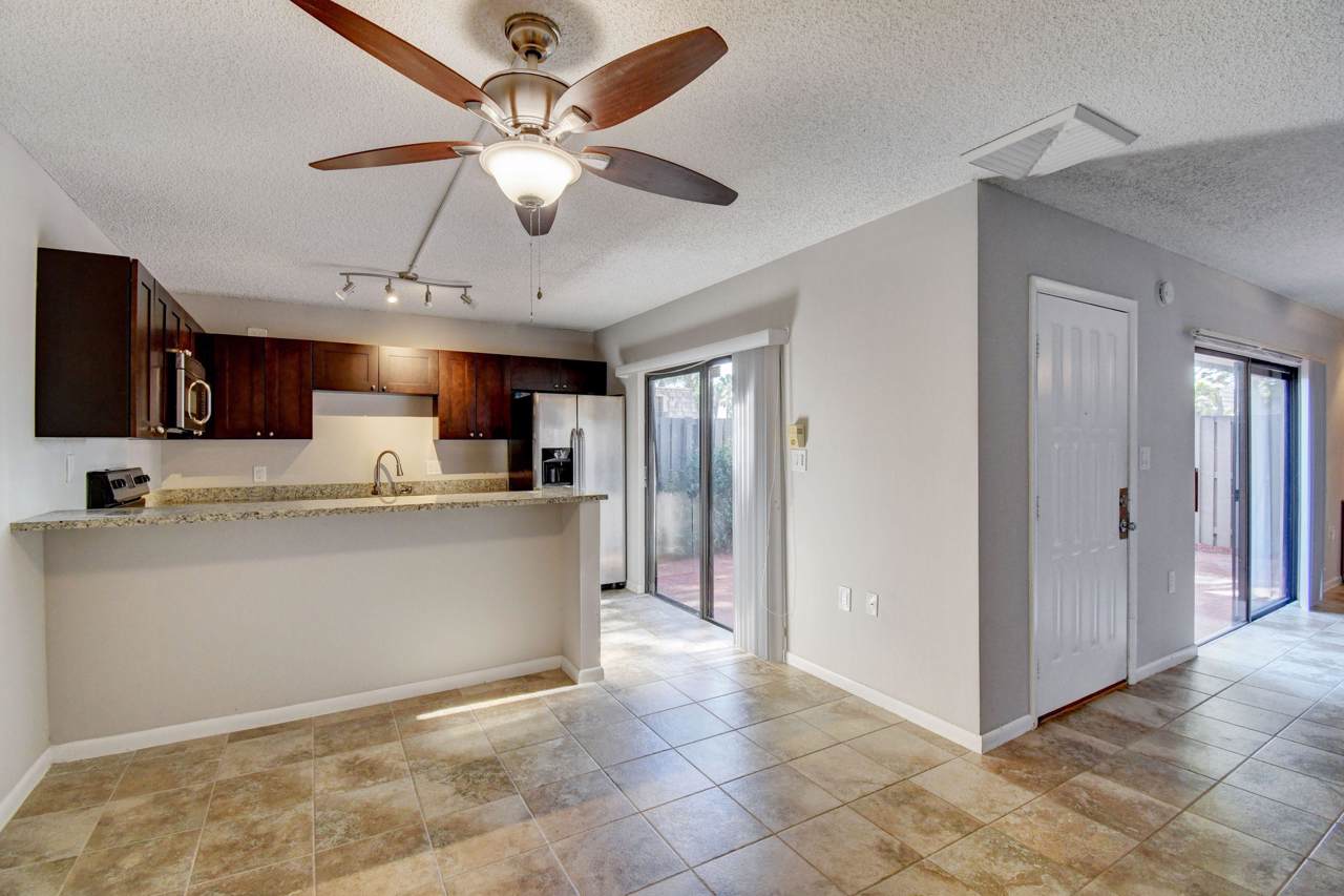 823 8th Court - Photo 1