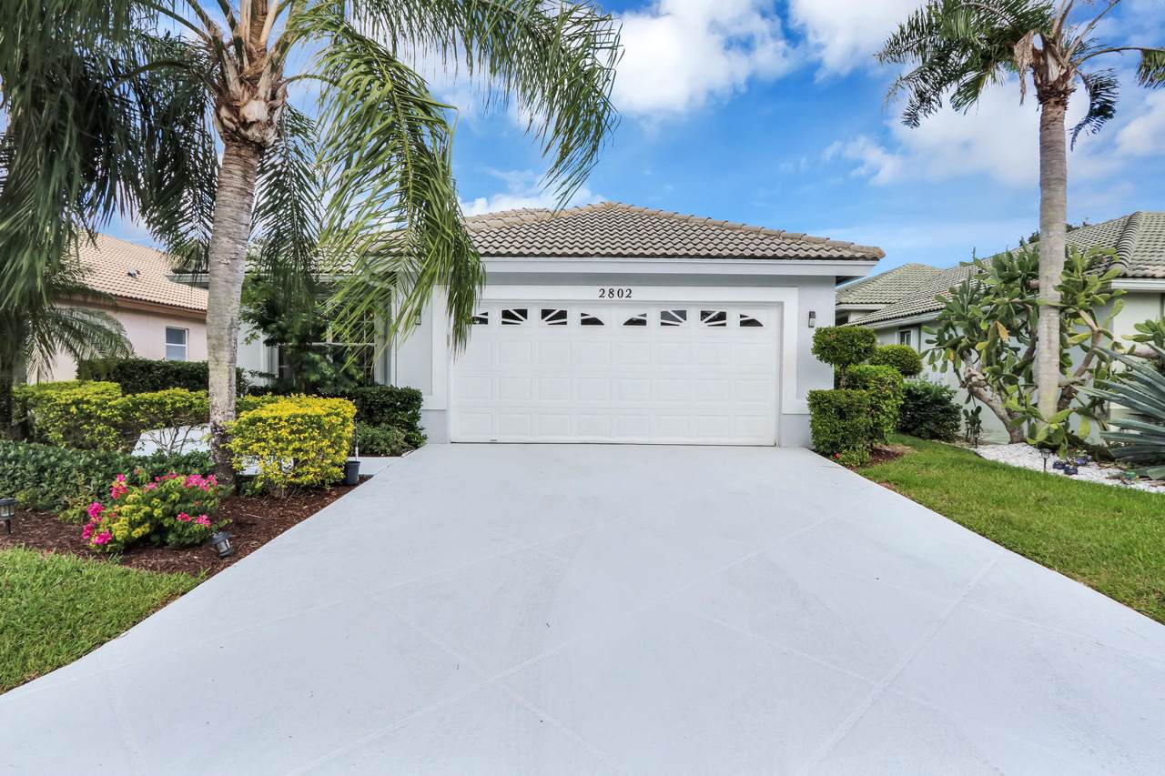 2802 Waters Edge Circle - Photo 1