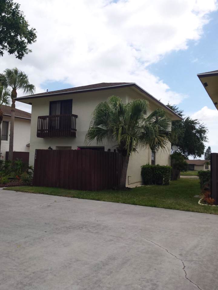 1564 Ferngran Avenue - Photo 1