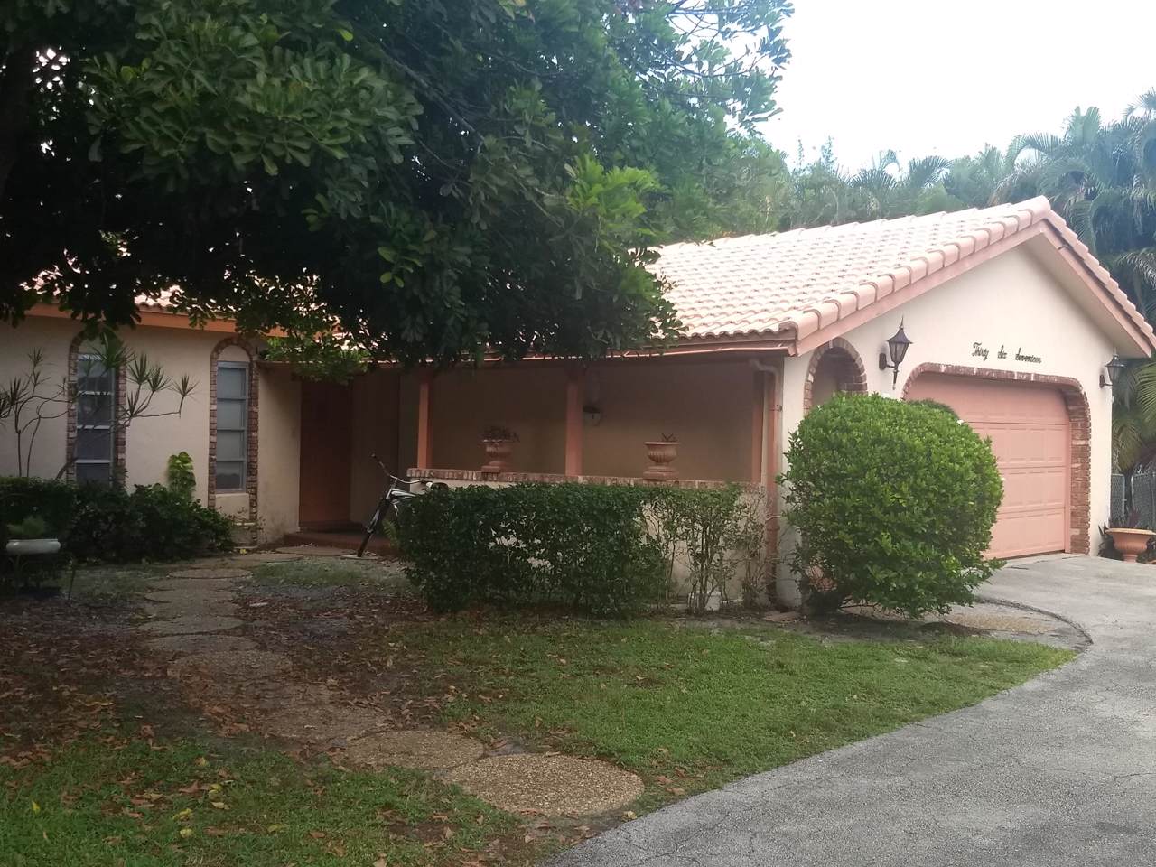 3617 Sherwood Boulevard - Photo 1