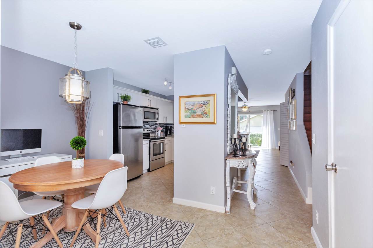 542 Bloxham Street - Photo 1