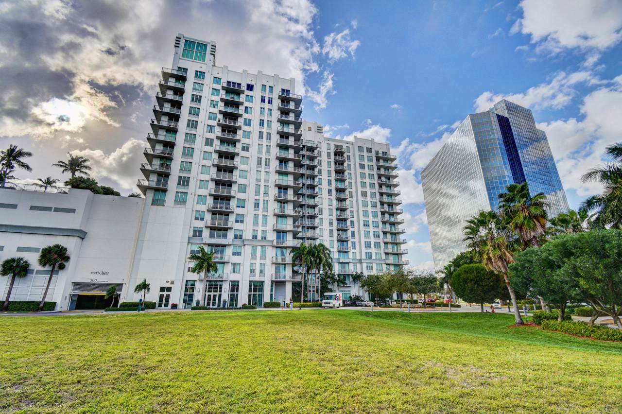 300 Australian Avenue - Photo 1