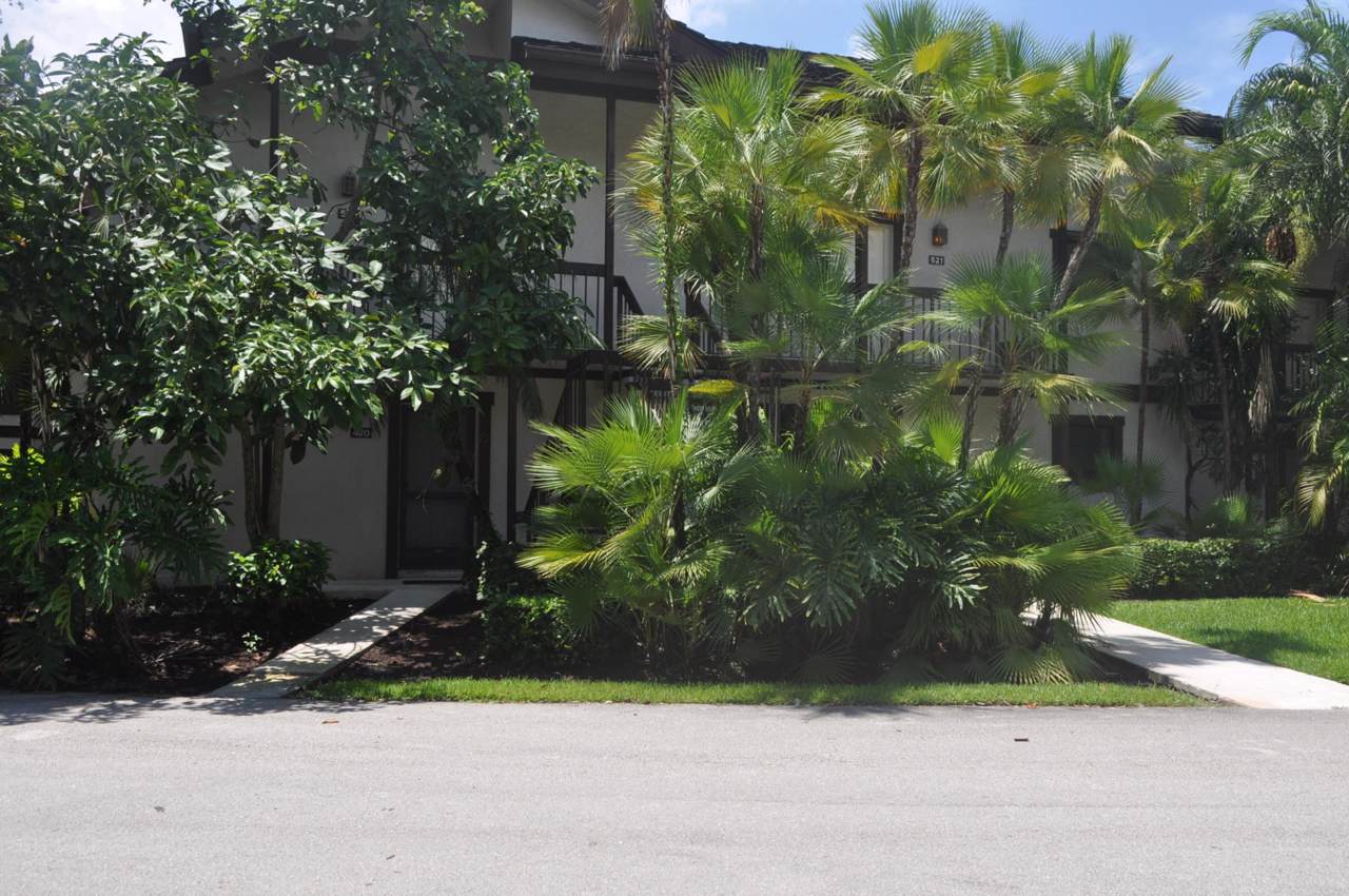 11863 Wimbledon Circle - Photo 1