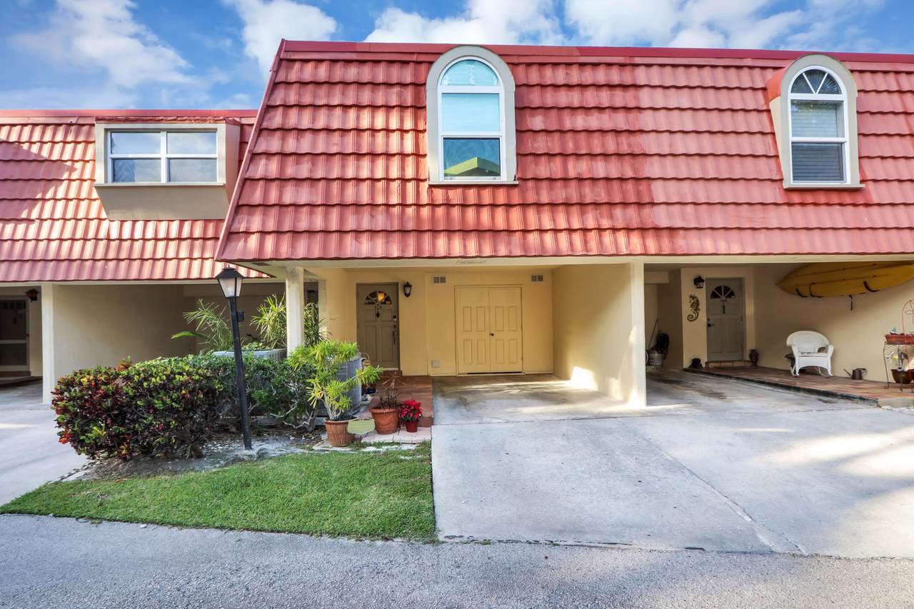 390 Golfview Road - Photo 1