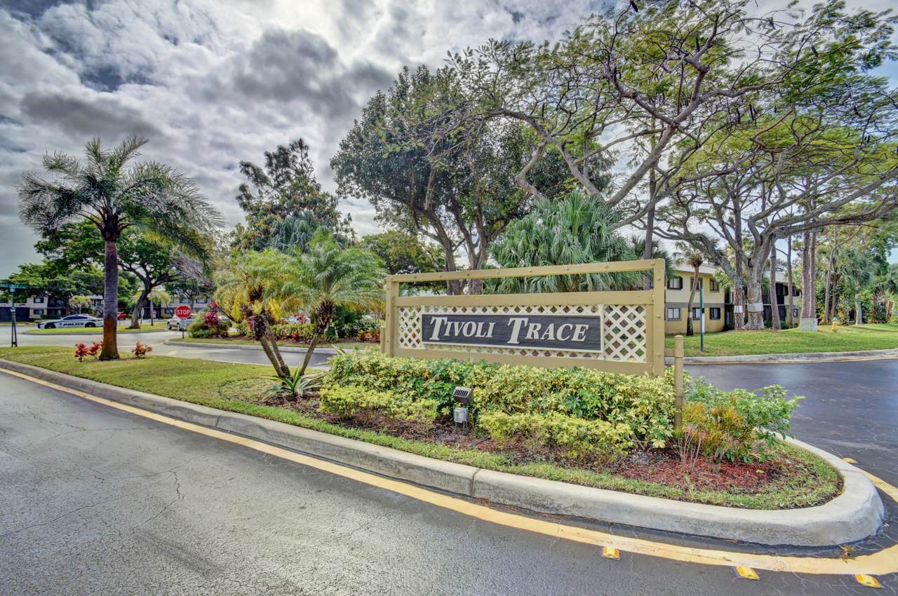 632 Trace Circle - Photo 1
